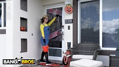BANGBROS - Where's Bruno's Dick? inside A Pumpkin, Waiting For Evelin Stone