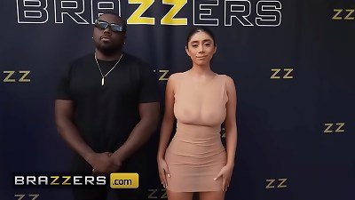BRAZZERS - Violet Myers shows off her anus to Paparazi