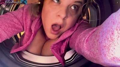 Stepmom stuck in the washing machine takes it in both crevasses to keep it a secret